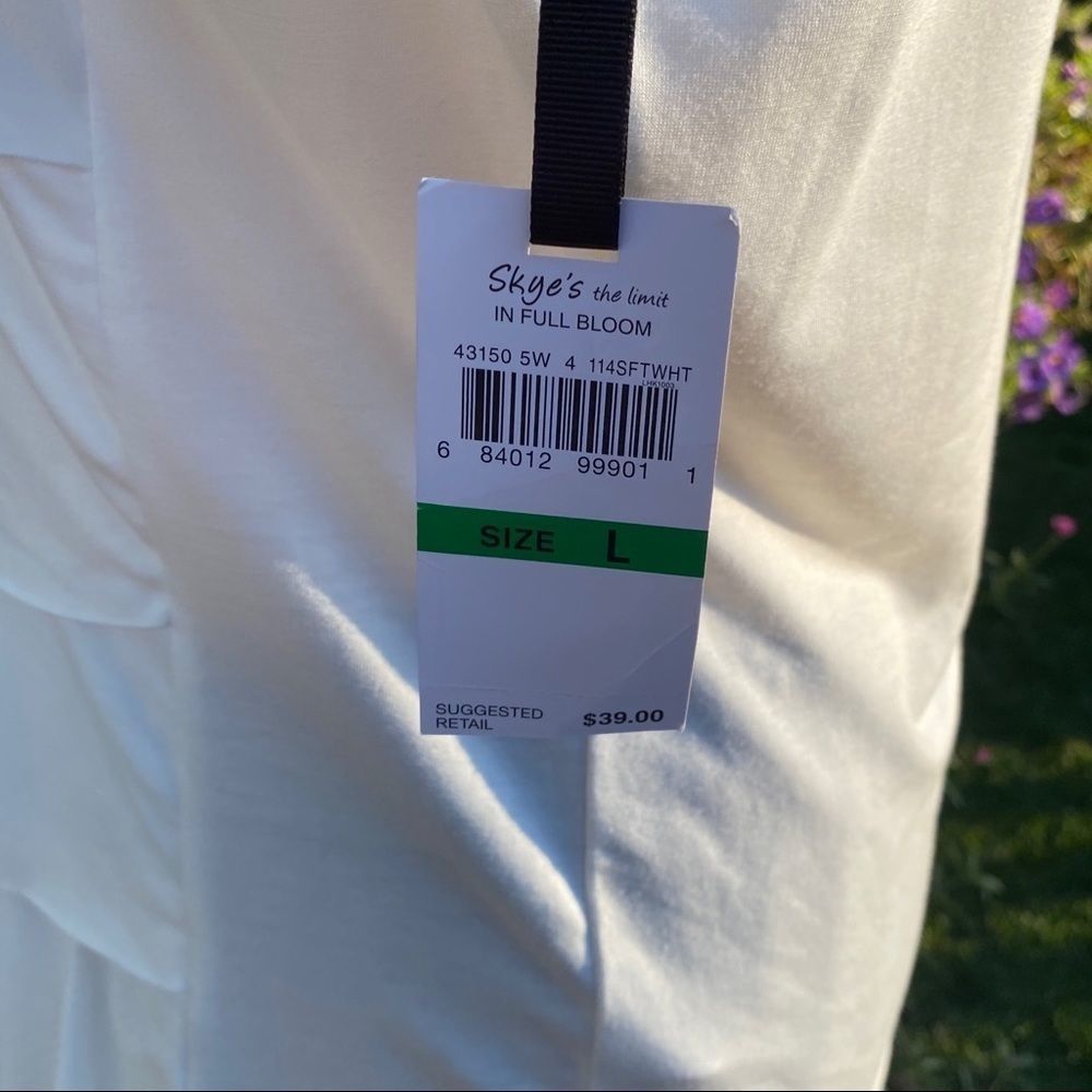 Skye’s The Limit In Full Bloom White Ruffle Top - Picture 6 of 7